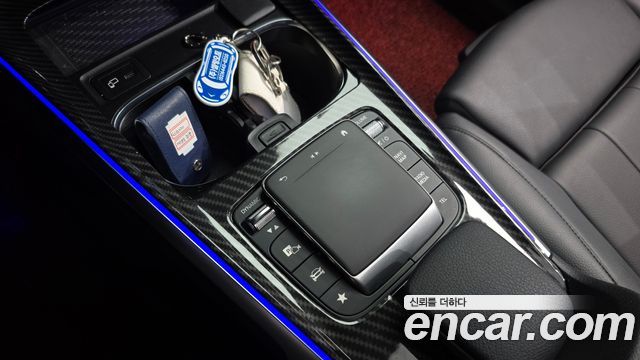 Mercedes-Benz GLB-Class GLB220