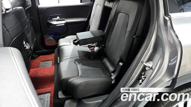 Mercedes-Benz GLB-Class GLB220