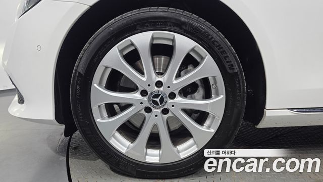 Mercedes-Benz E-Class E220d 4MATIC Exclusive