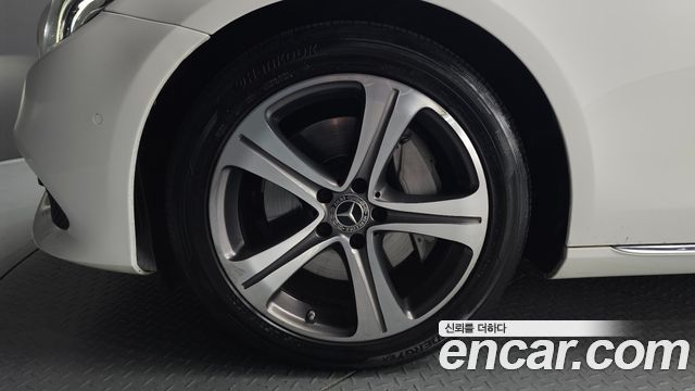 Mercedes-Benz E-Class E300 Avantgarde