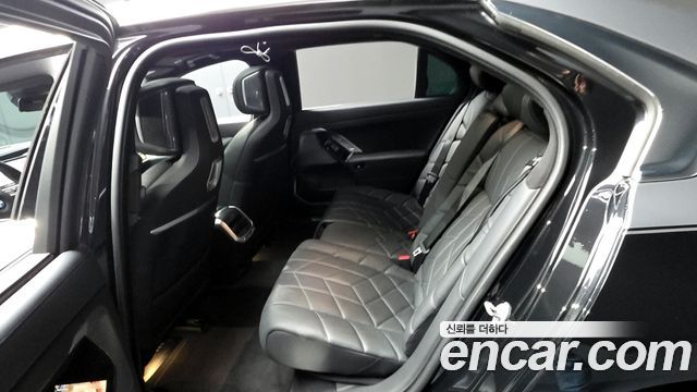 BMW 7-Series 740i sDrive M Sport