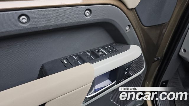 Land Rover Defender 110 D250 SE