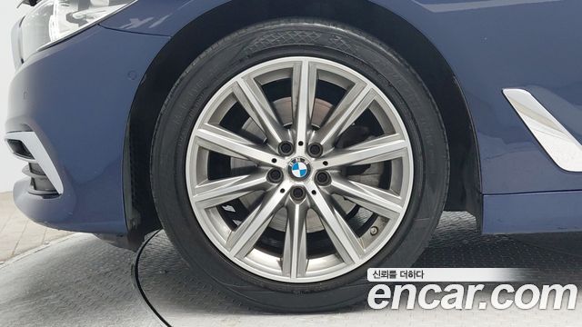 BMW 5-Series 520i Luxury