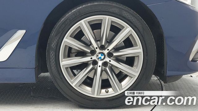 BMW 5-Series 520i Luxury