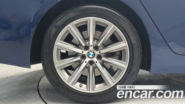 BMW 5-Series 520i Luxury