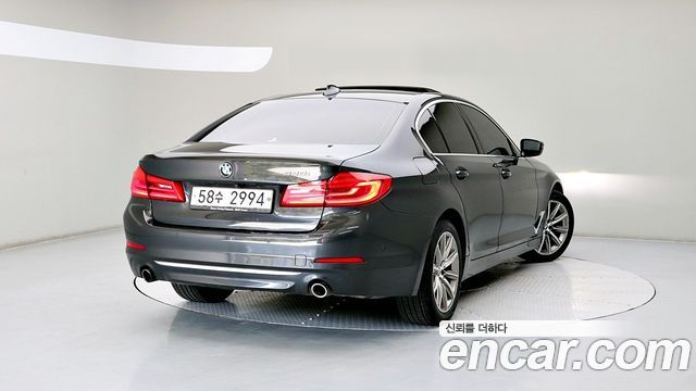 BMW 5-Series 520i Luxury