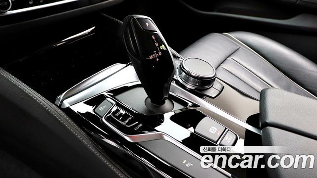 BMW 5-Series 520i Luxury