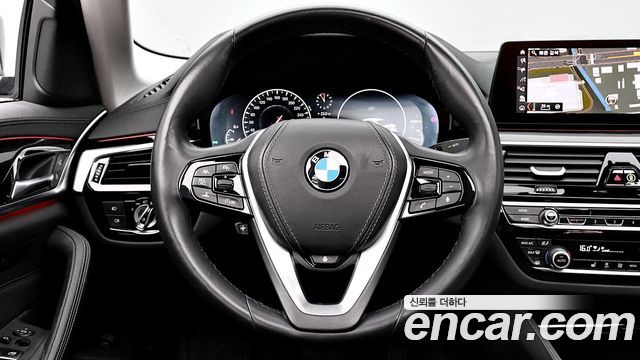 BMW 5-Series 520i Luxury
