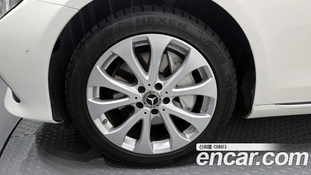 Mercedes-Benz E-Class E300 Exclusive
