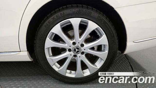 Mercedes-Benz E-Class E300 Exclusive
