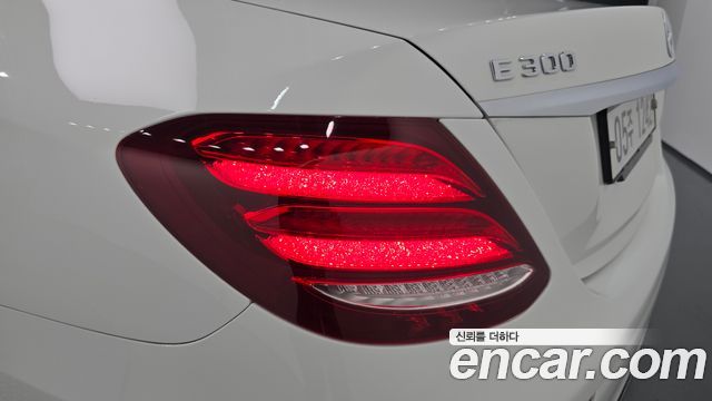 Mercedes-Benz E-Class E300 Exclusive
