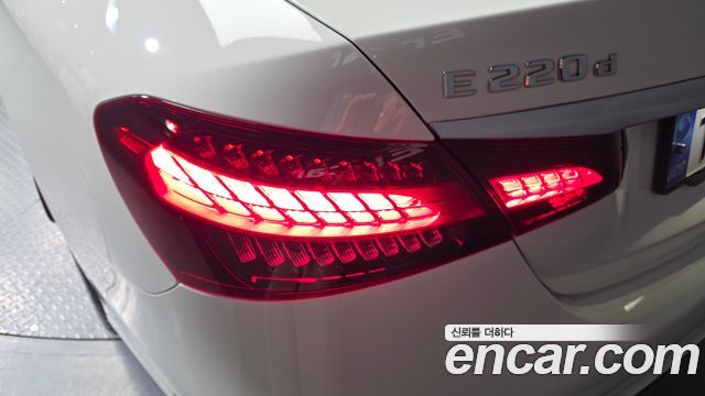 Mercedes-Benz E-Class E220d 4MATIC AMG Line