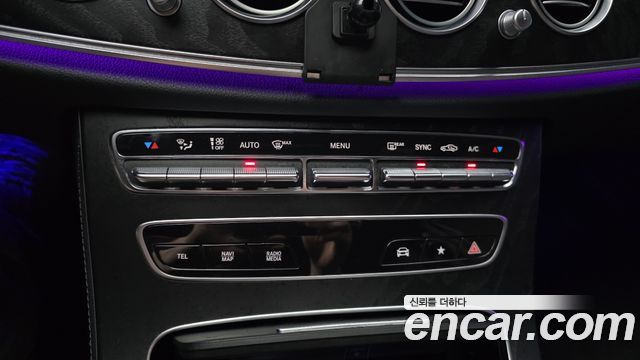 Mercedes-Benz E-Class E220d 4MATIC AMG Line