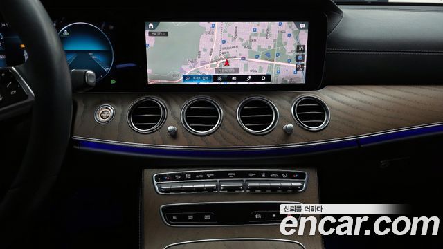 Mercedes-Benz E-Class E300e 4MATIC Exclusive