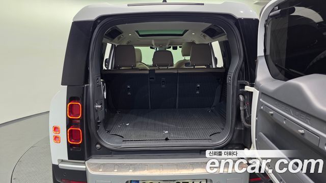 Land Rover Defender 110 D250 SE