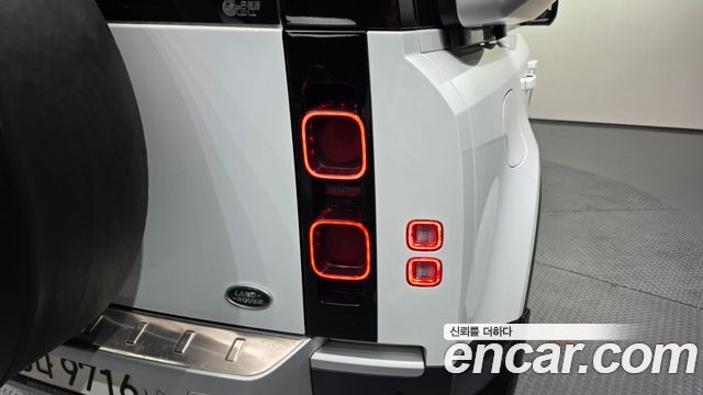 Land Rover Defender 110 D250 SE