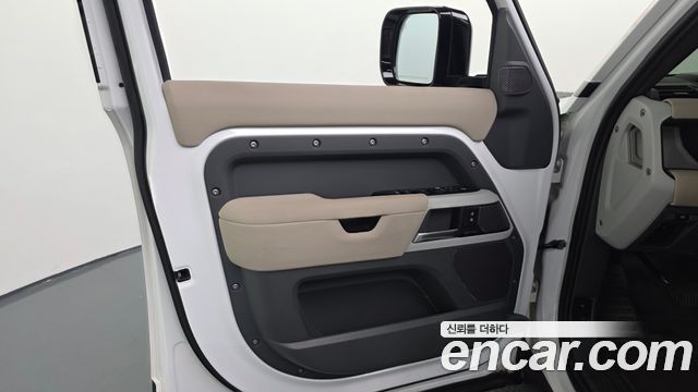 Land Rover Defender 110 D250 SE