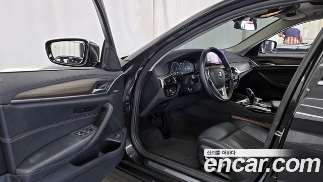 BMW 5-Series 520d xDrive Luxury Plus