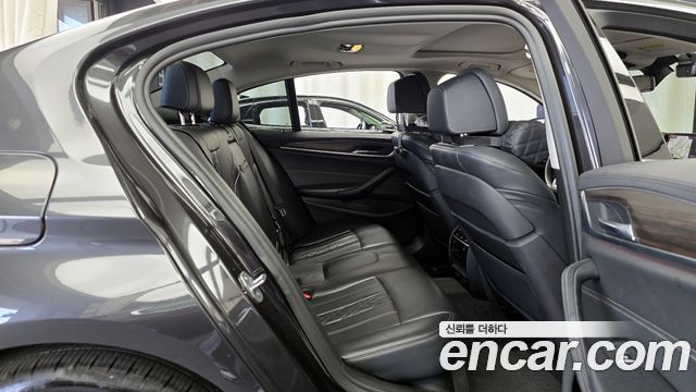 BMW 5-Series 520d xDrive Luxury Plus