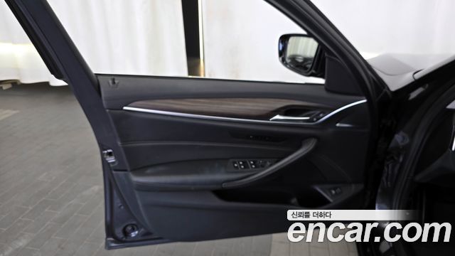 BMW 5-Series 520d xDrive Luxury Plus