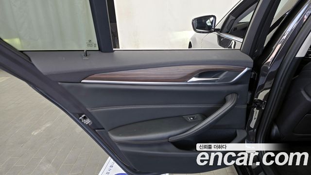 BMW 5-Series 520d xDrive Luxury Plus
