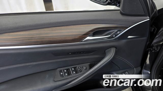 BMW 5-Series 520d xDrive Luxury Plus