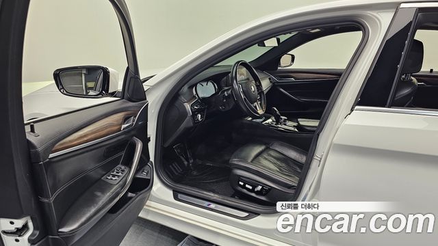 BMW 5-Series 530i M Sport Package Plus