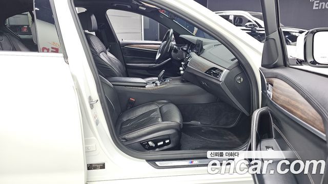 BMW 5-Series 530i M Sport Package Plus