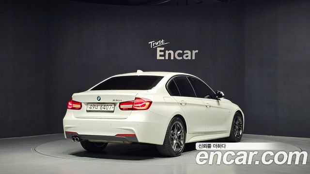 BMW 3-Series 330i M Sport Shadow