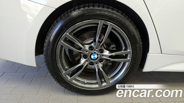 BMW 3-Series 330i M Sport Shadow