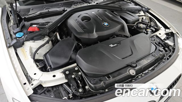BMW 3-Series 330i M Sport Shadow
