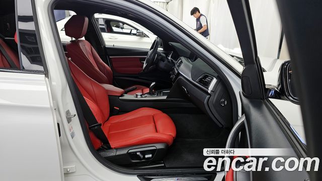 BMW 3-Series 330i M Sport Shadow