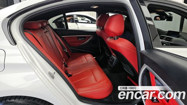 BMW 3-Series 330i M Sport Shadow