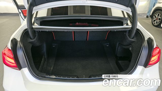 BMW 3-Series 330i M Sport Shadow