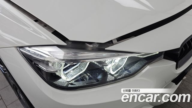 BMW 3-Series 330i M Sport Shadow