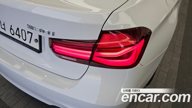BMW 3-Series 330i M Sport Shadow