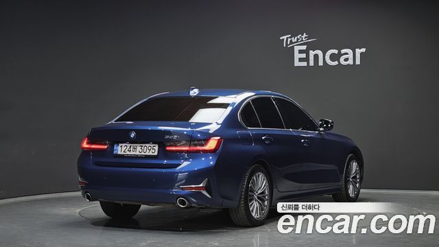 BMW 3-Series 320i Luxury
