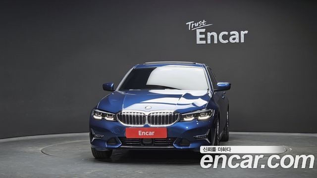 BMW 3-Series 320i Luxury
