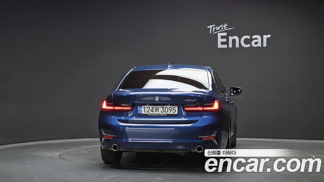 BMW 3-Series 320i Luxury