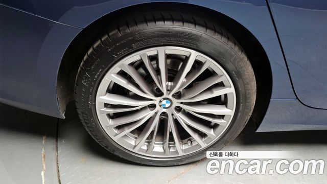 BMW 3-Series 320i Luxury