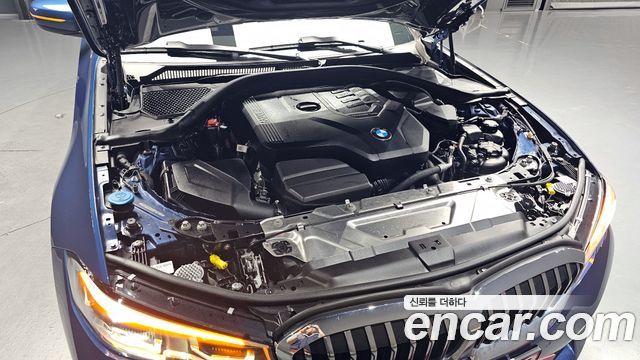 BMW 3-Series 320i Luxury