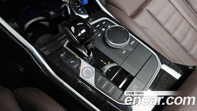BMW 3-Series 320i Luxury