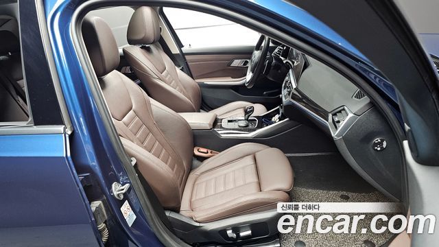 BMW 3-Series 320i Luxury