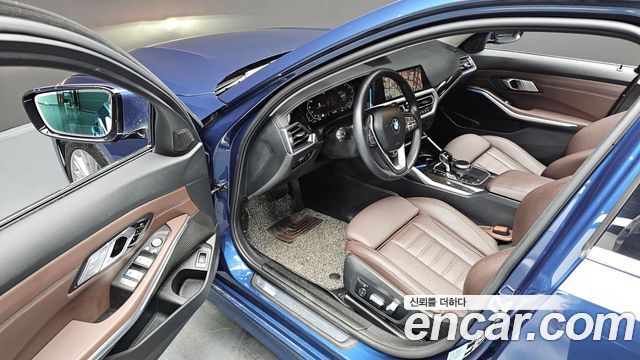 BMW 3-Series 320i Luxury