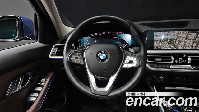 BMW 3-Series 320i Luxury
