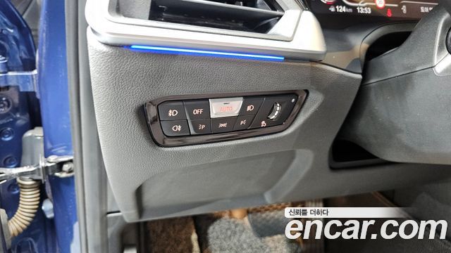 BMW 3-Series 320i Luxury
