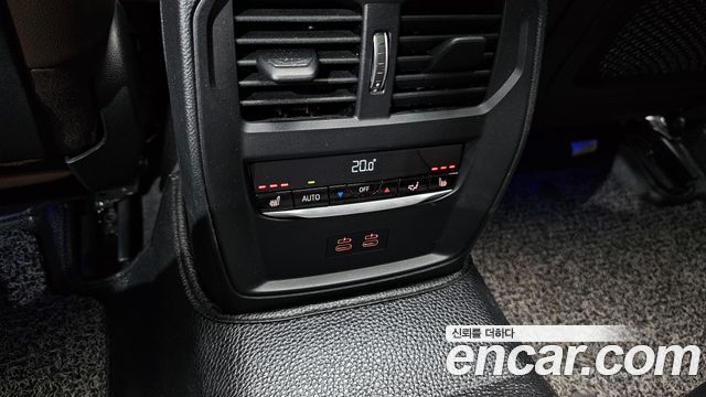 BMW 3-Series 320i Luxury