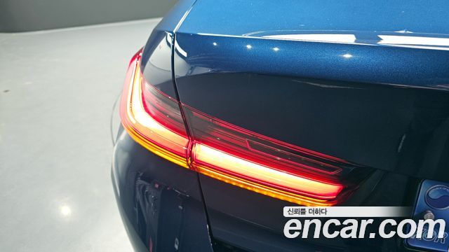 BMW 3-Series 320i Luxury