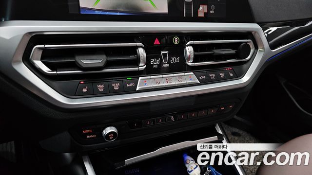 BMW 3-Series 320i Luxury