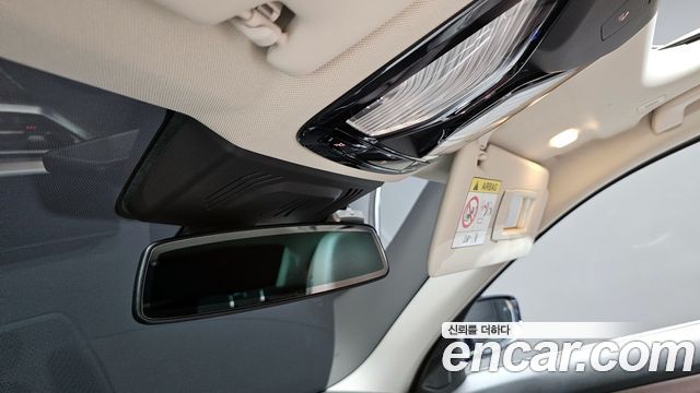 BMW 3-Series 320i Luxury